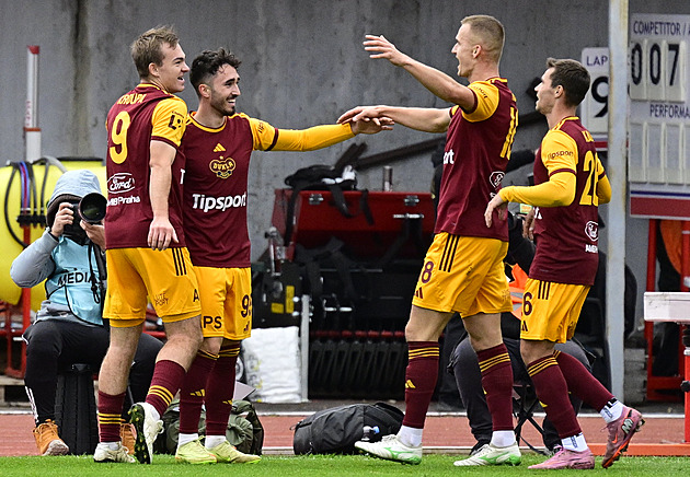 Dukla - Slovácko 1:0, hosté klesli na dno tabulky, jediný gól vstřelil Černák