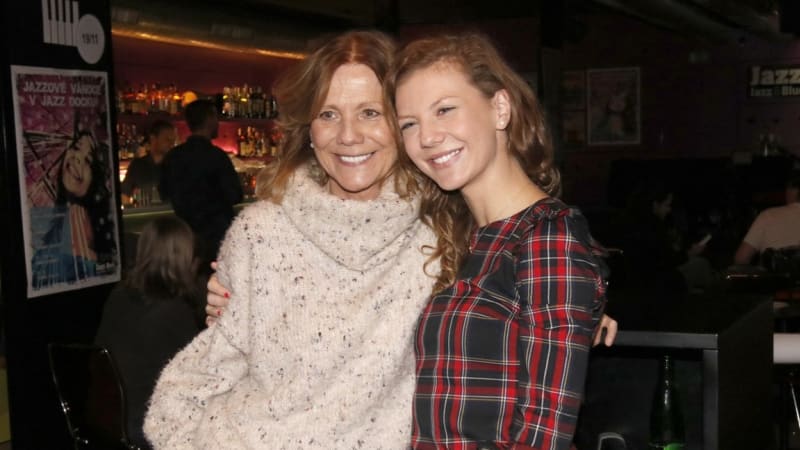 Lenka Filipová zůstává po děsivém pádu v nemocnici. Dcera Lenny předala fanouškům vzkaz