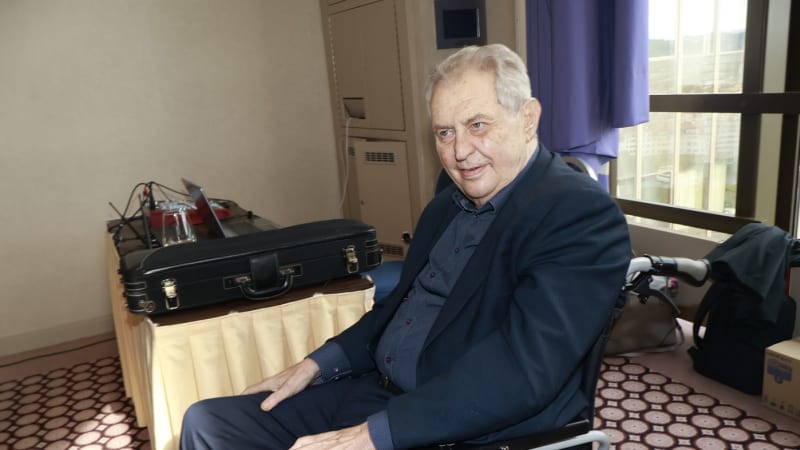 Miloš Zeman je v nemocnici. Rodina chystá vyjádření k jeho stavu