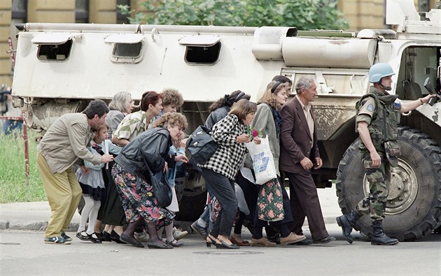 Hony na lidi. Itálie vyšetřuje zájezdy pro odstřelovače do válečného Sarajeva
