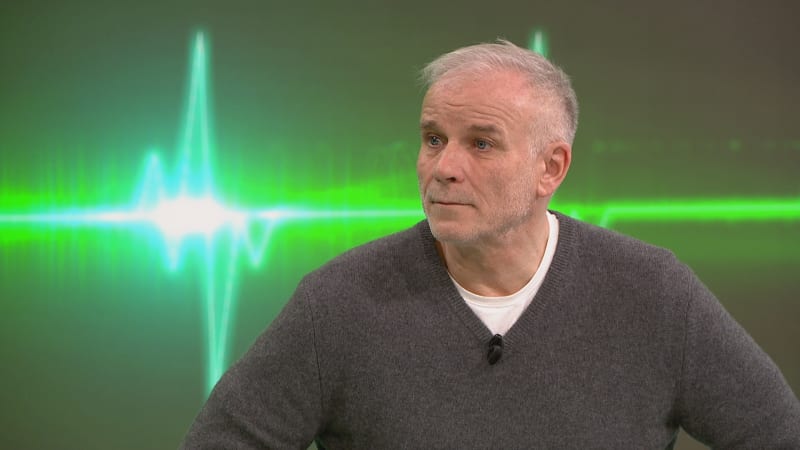 Vaculík, stejně jako v seriálu Noční operatér, čelil křivému obvinění. Rozhodl se tehdy bojovat