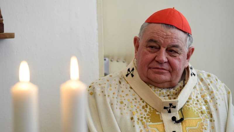 Kardinál Duka byl bojovník formovaný vězením, fabrikou a hrdinským tátou, říká historik Šebek