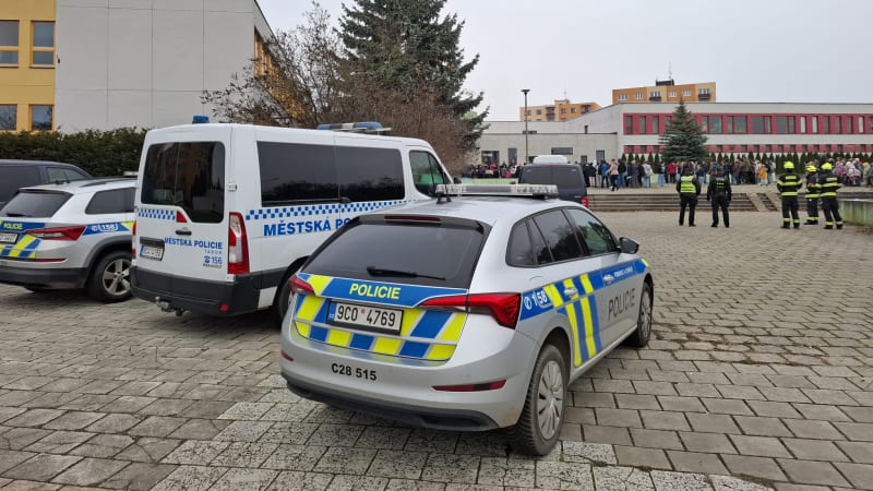 Policejní manévry v Táboře: Evakuovali školu. Respektujte pokyny, vyzývají obyvatele