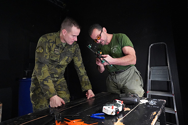 Mohl to být podvod, neměli ani licenci. Policie vyšetřuje drony pro Ukrajinu