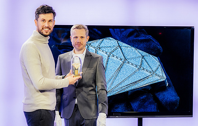 Milionový diamantový šperk ze soutěže iDNES.cz míří k výherci