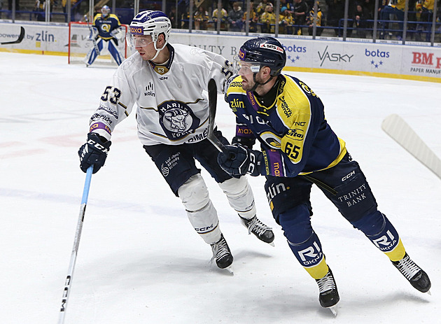 Vlach po zlomenině krčního obratle pomáhá Kolínu. Co návrat do Liberce?