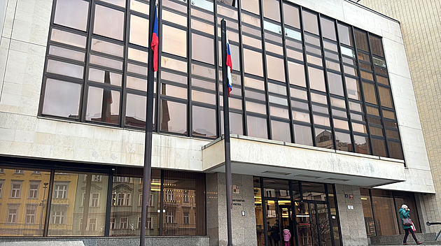 Metnar nechal sundat ukrajinskou vlajku z budovy ministerstva vnitra