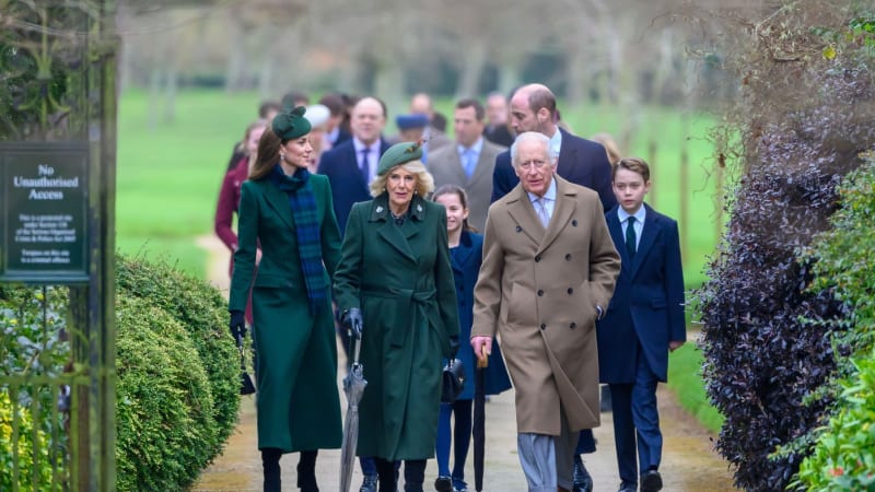 Staleté tradice i žertovné dárky. Jak probíhají Vánoce v britské královské rodině?