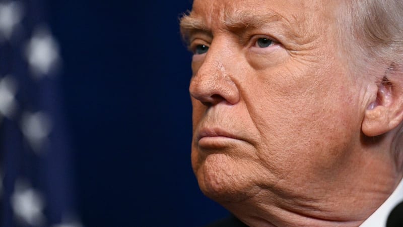 Trump: Írán možná obnovuje jaderný program, USA případné nebezpečí odstraní