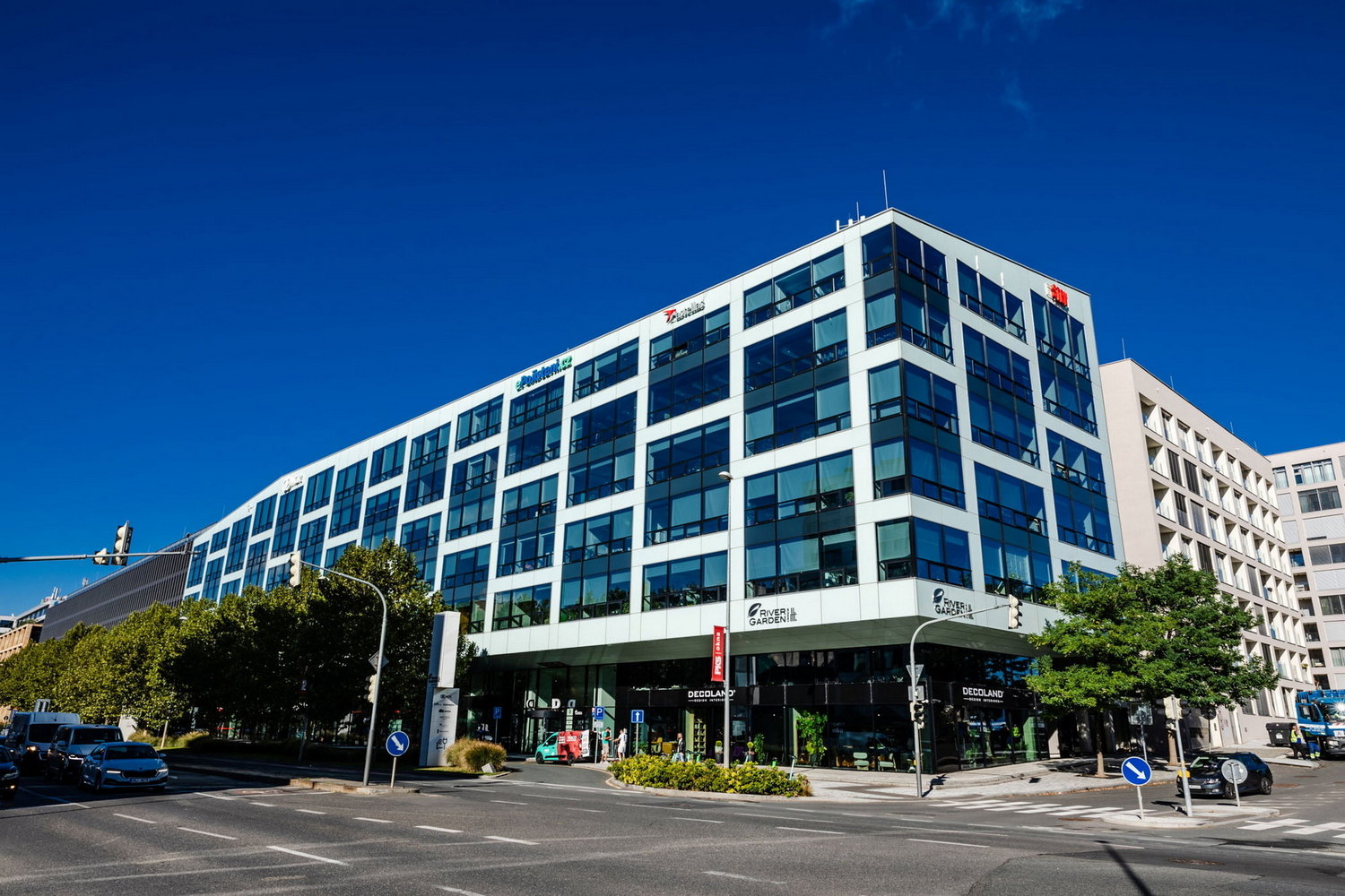 Nábytkové obchody na Rohanském nábřeží: Kde koupit kvalitní nábytek – rohanskenabrezi.cz