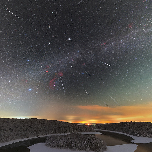 Meteorické roje 2026: Kdy sledovat Perseidy, Lyridy, Geminidy a další