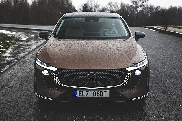 Nová Mazda 6 má čínské móresy. Působivý design doprovází digitální diktatura