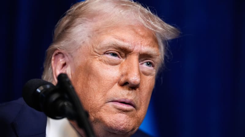 Trump: Je načase hledat Íránu nové vedení. Jako dobrý příklad uvedl sebe