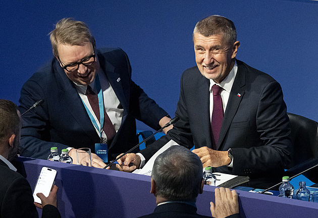 Babiš obhájil post šéfa ANO, dva byli proti. Jeho zástupce Havlíček měl větší podporu