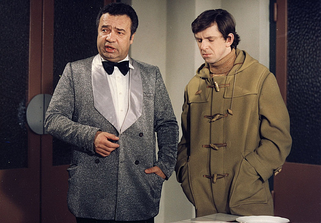 RECENZE: Nepřístojný šmírák, improvizátor. Životopis Vladimíra Menšíka jde do hloubky