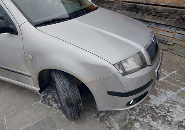 Kuřák hašiše se v kradeném autě honil s policisty, po výslechu šel krást