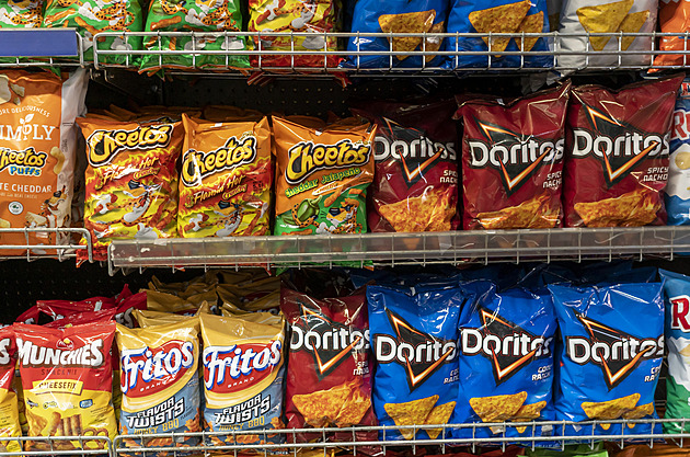Zákazníci si stěžují, PepsiCo zlevňuje. Američané budou mít lacinější chipsy