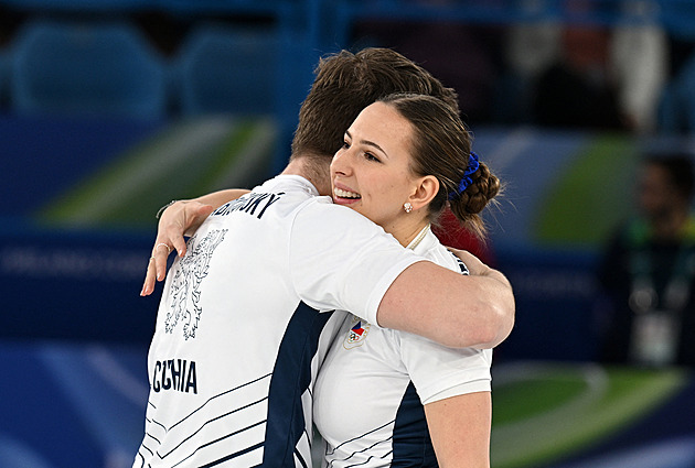 První výhra na olympiádě pro curlery. Zelingrová a Chabičovský porazili Koreu