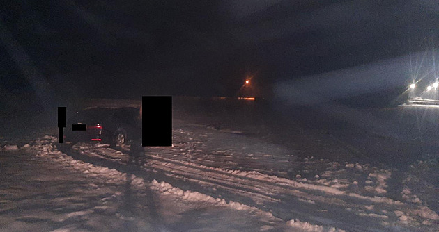 Řidič driftoval v lyžařském areálu. Zničil stopy připravené na běžkařské závody