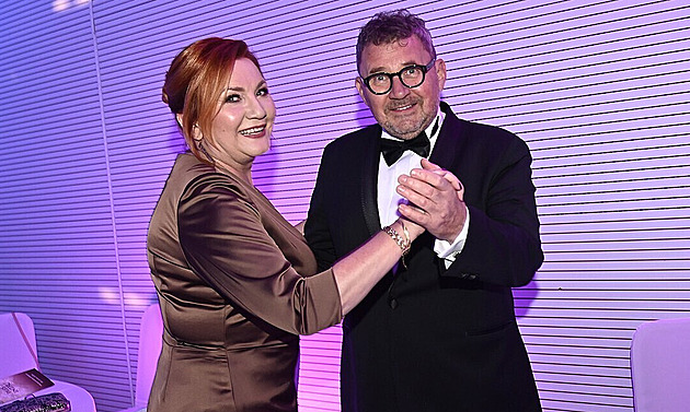 Alena Schillerová plesala v Brně s manželem. To nebývá často, přiznává politička