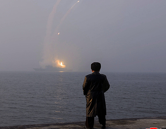 Írán to nestihl, my ano. Kim na mušce USA vrhne všechny síly do jaderného zbrojení