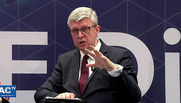 Obrana je prioritou české vlády, trval na svém Havlíček před experty v Texasu