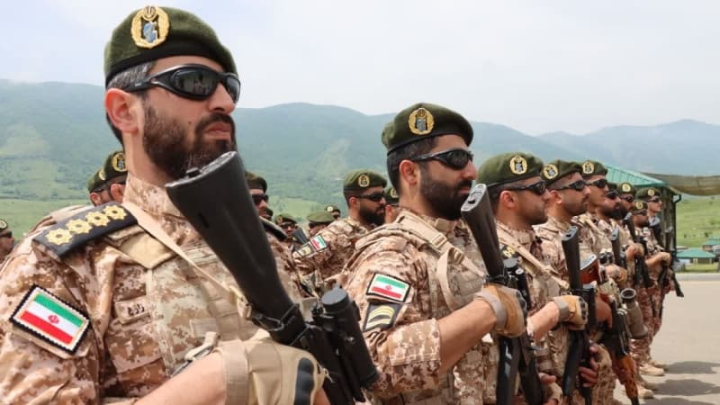 Znetvořená těla v ulicích jako vzkaz. Írán požírá paranoia, režim popravuje i elitní gardisty