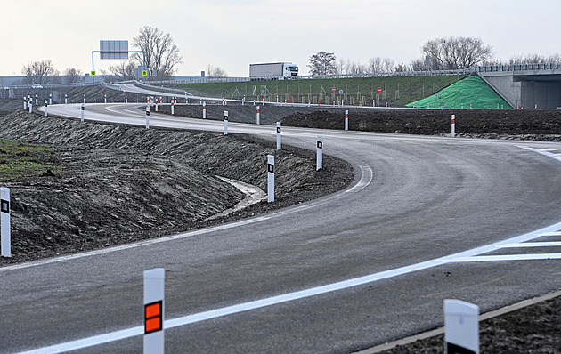 Napojování staré dálnice u Olomouce přinese dva měsíce objížděk, skončí v květnu