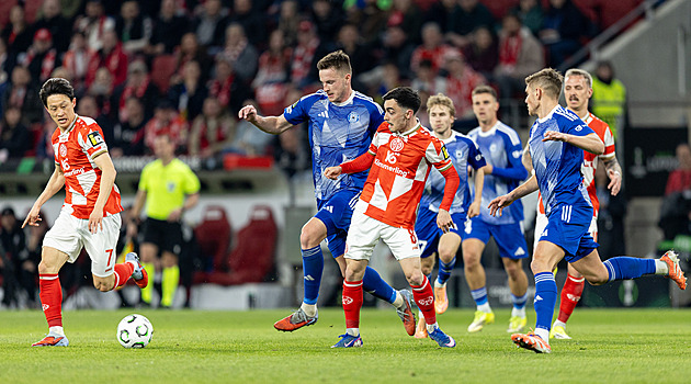 ONLINE: Mohuč - Sigma 1:0, minutu po změně stran se hlavou trefuje Posch