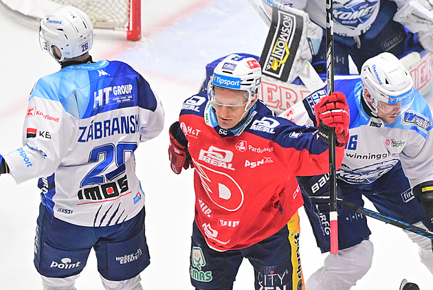 ONLINE: Druhé zápasy čtvrtfinále. Sparta prohrává v Plzni, Pardubice opět ve vedení