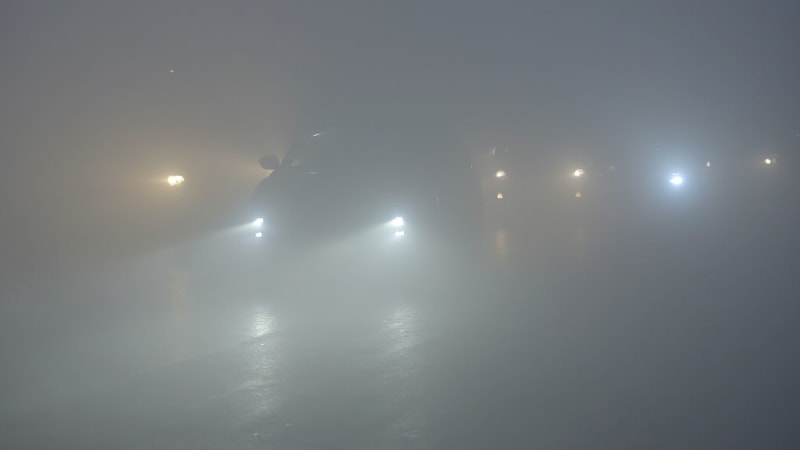 Řidiči častěji bourají tam, kde to znají. Mnozí neumějí ani správně rozsvítit, varuje expert