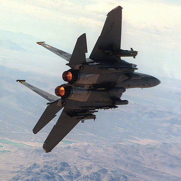 Jak to, že se Íránu náhle daří sestřelovat americké stíhačky. Tady jsou vysvětlení