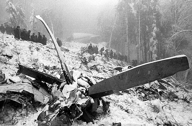 Piloti se ztratili v mlze nad Basilejí. Let 435 skončil nárazem do svahu