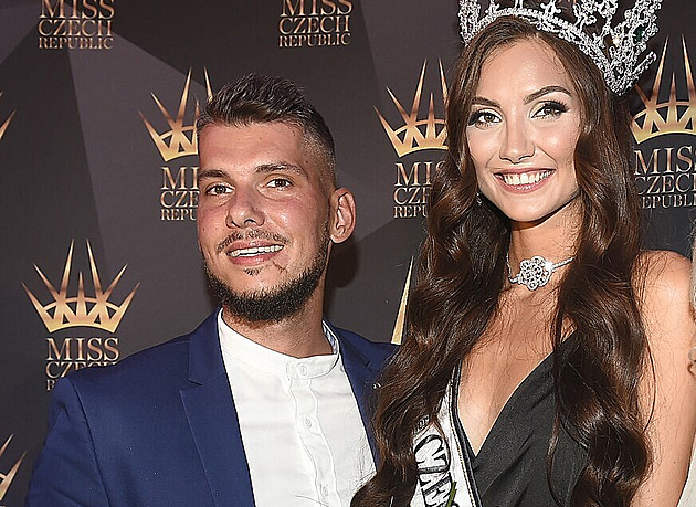 Už netvoříme pár, oznámila rozchod tři roky po svatbě modelka a miss Karolína Surý