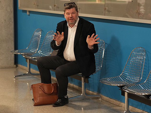 „Koupu se nerad.“ Pospíšil u soudu s Dozimetrem popisoval italskou schůzku s Redlem