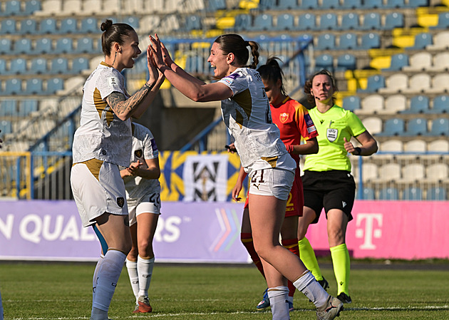 Další výhra v kvalifikaci na MS. Češky daly čtyři góly, ale zranila se Khýrová