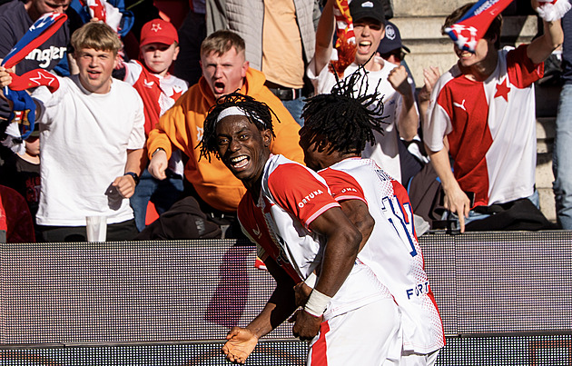 Slavia - Olomouc 2:1, obrat a titul je blíž, v závěru rozhodl Moses tečovanou střelou