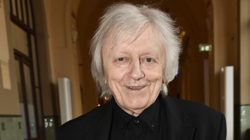 Neckář náhle zrušil koncert a v pyžamu poslal dojemný vzkaz. Manažer popsal, jak na tom je