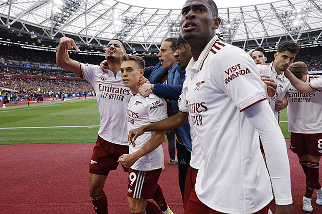 Arsenal se po výhře v derby přiblížil titulu, West Ham je na sestupové pozici