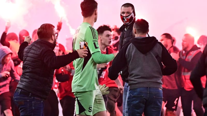 Rivalita stranou: Surovčík poděkoval „zachránci ze Slavie“. Prozradil, co masérovi napsal