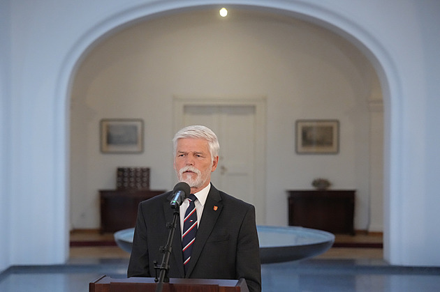 Primitivní vandalství vyvolané politiky, odsoudil Pavel hákové kříže na památníku