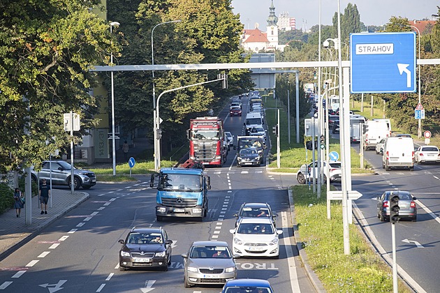 Obětujme cyklisty. Kolabující pražskou Patočkovu ulici čekají změny v pruzích