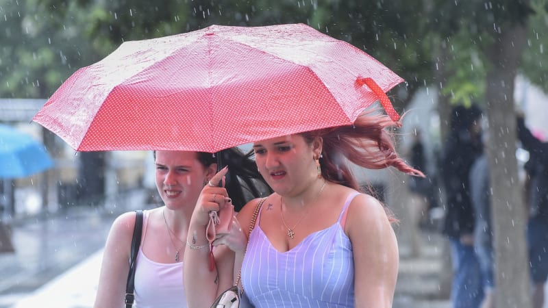 Letní počasí vystřídá déšť a ochlazení. MAPA ukazuje, kde naprší nejvíc