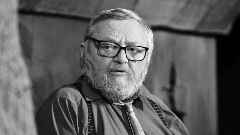 Zemřel legendární herec Jan Hraběta. Proslavil se jako člen Divadla Járy Cimrmana