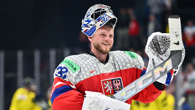 Příčiny krachu hokejistů? Kořenář není gólman pro MS, řekl Látal. Zmínil i rozštěpenou kabinu