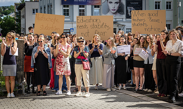 Ředitelka na vzbouřeném gymnáziu končí. Studenti se radují: Udělali jsme maximum