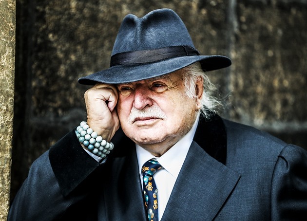 Rozloučení s Knížákem bude příští pátek. Vláda schválila pohřeb se státními poctami