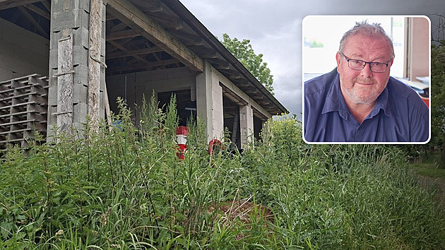 Starosta bez povolení vybudoval sklad, dělníci navíc stavěli na pozemku souseda